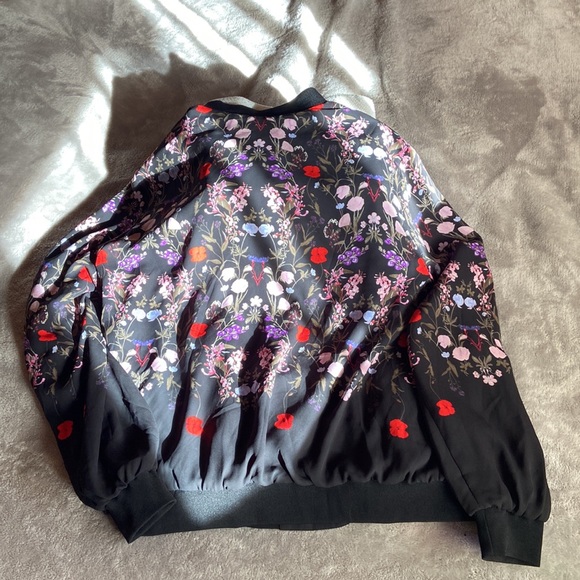 I.N.C. Floral windbreaker - Picture 4 of 4
